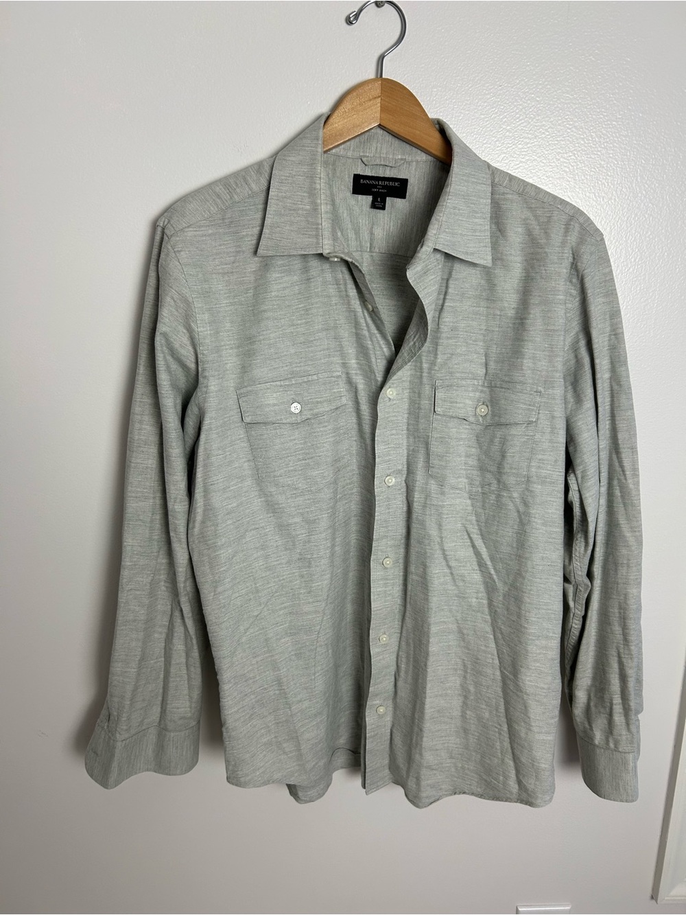 Banana Republic Light Gray Long-Sleeve Button-Up Shirt Size Large
